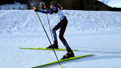 Läuferin schräg hinten  | © SkiAustria OOE