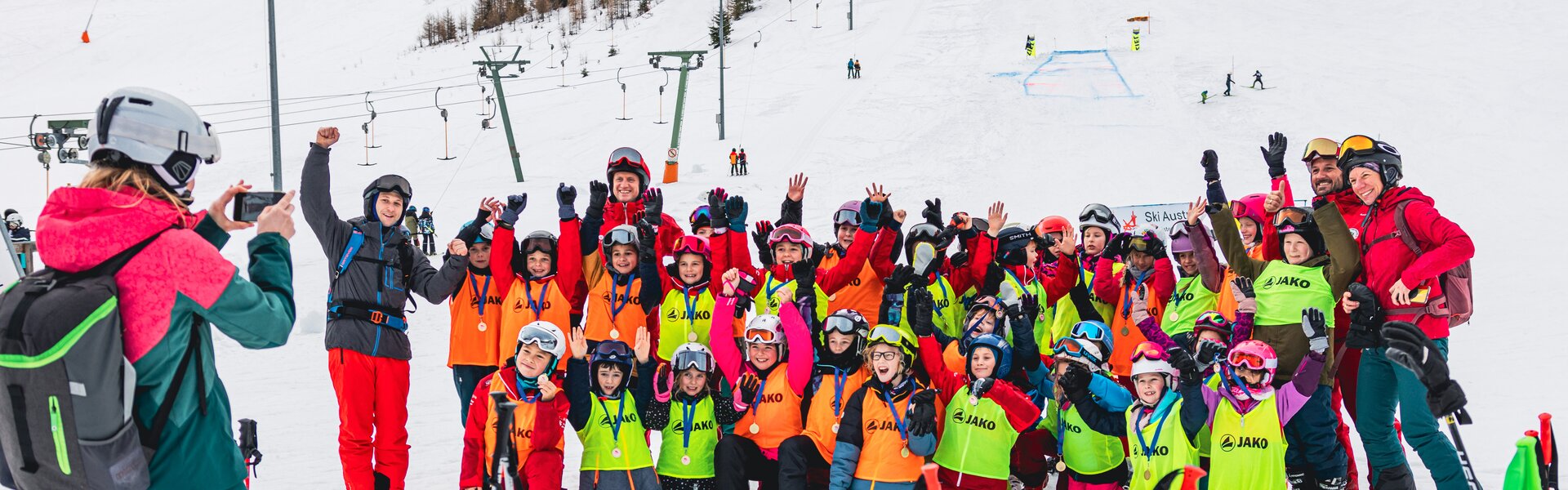 Gruppenbild Jubel | © SkiAustria OOE Kinder im Schnee jubeln | © SkiAustria OOE
