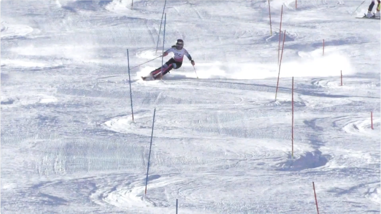 Katharina Unterdechler 4s SL-Training (stark drehend) am Stubaier Gletscher.
