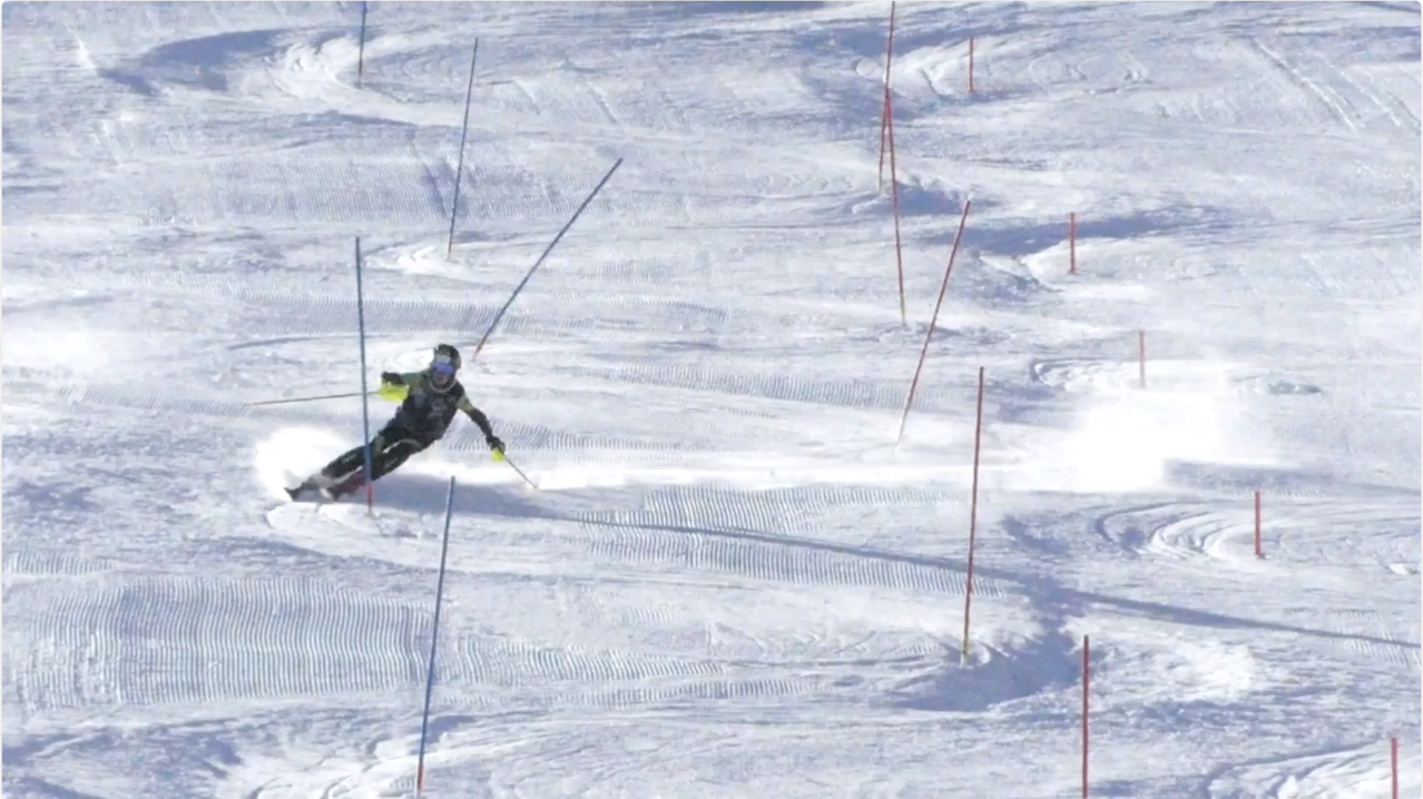 Laurin Sambs 4s SL-Training (stark drehend) am Stubaier Gletscher.